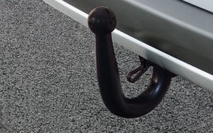 Fixed swan neck towbar